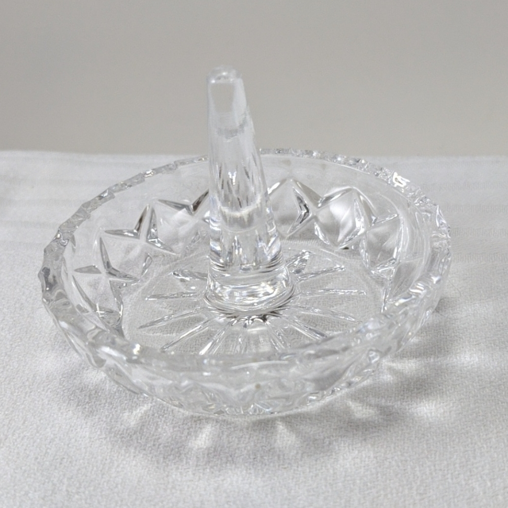 🇨🇦 Ring Keeper (Free with a bundle of 3+ items.)